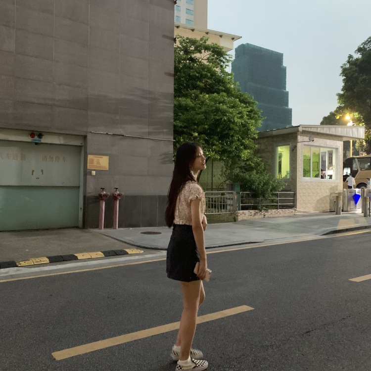 我不吃榴莲-广东省·广州市·海珠区--身高:162 体重:86 皮肤:黄一白 你找我什么风格都可以