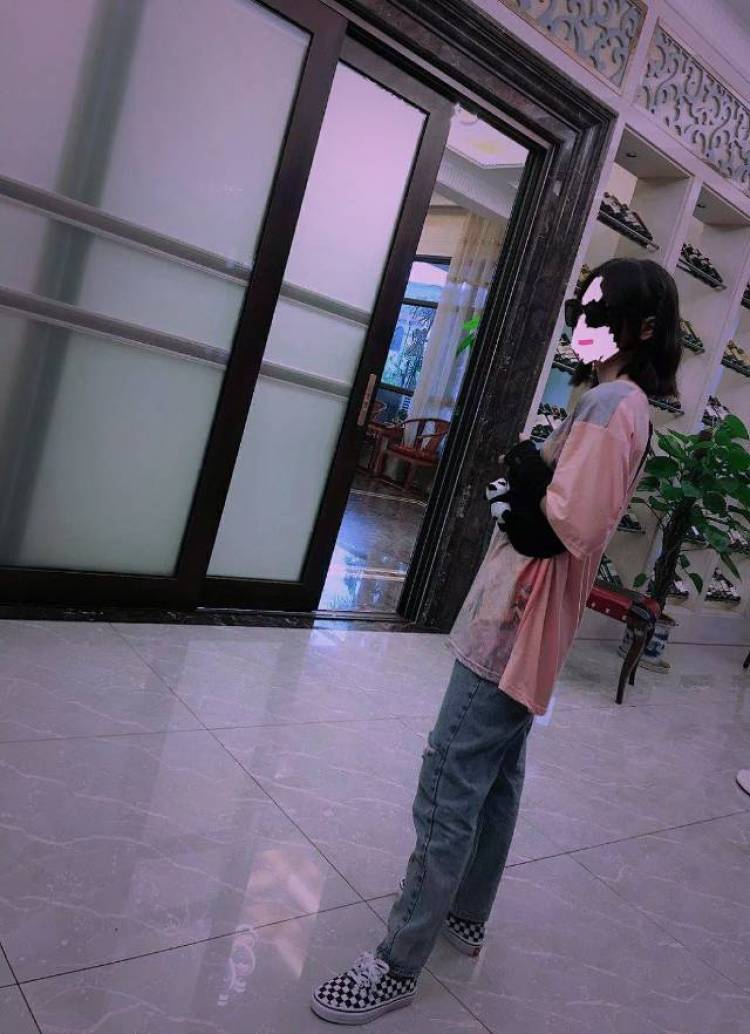 G玲X玲L-江苏省·无锡市·惠山区--简单的自拍,抖音粉丝数量1090
