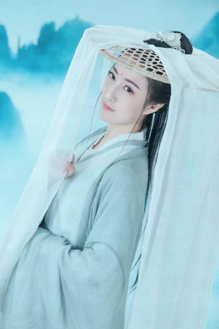 Amor-甘肃省·兰州市·西固区--身高176,体重56,淘气值1005;接网拍、买家秀、寄拍。擅长自拍、街拍,擅长p图。会很好的完成网拍任务。