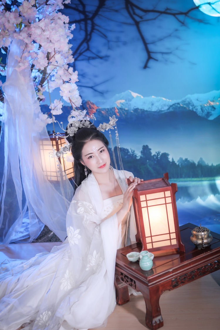 Amor-甘肃省·兰州市·西固区--身高176,体重56,淘气值1005;接网拍、买家秀、寄拍。擅长自拍、街拍,擅长p图。会很好的完成网拍任务。