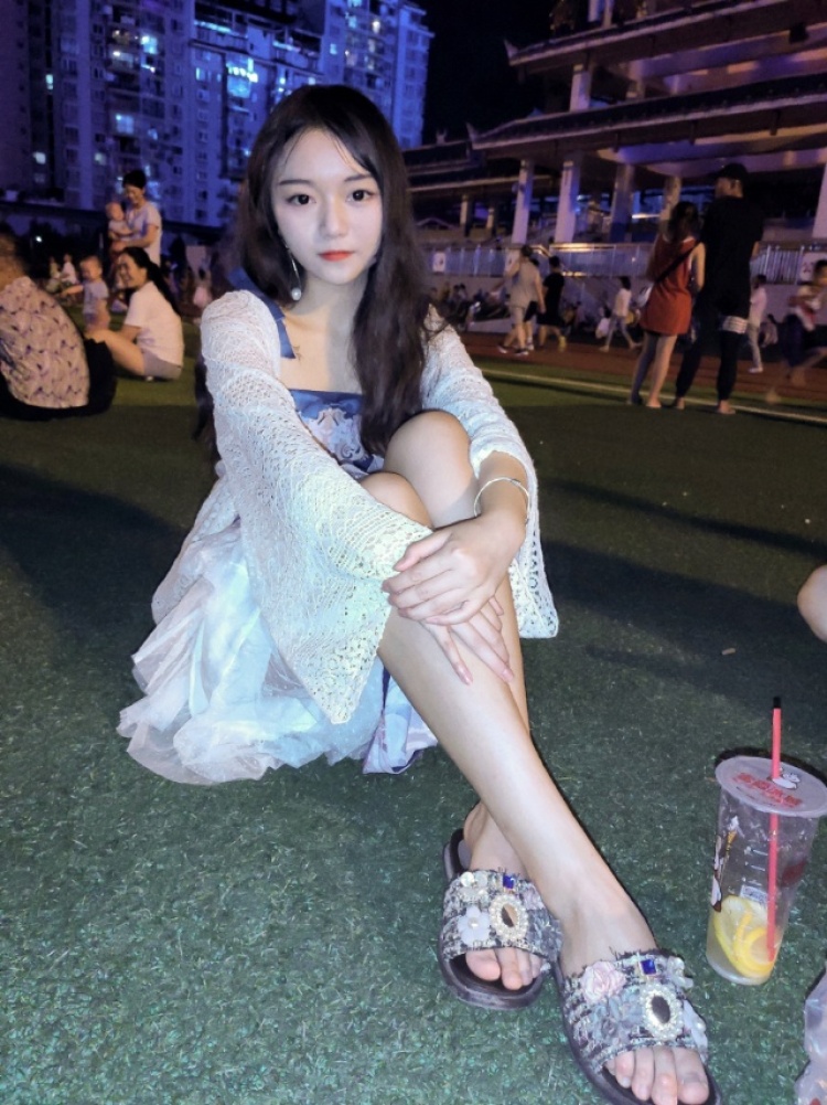 Crius-上海市·上海市·黄浦区--摆拍能力强，擅长与商家沟通，学习能力强，有很多拍照跟ps修图经验，出片速度极快不拖沓。风格多变都可接受。166cm47kg36码鞋