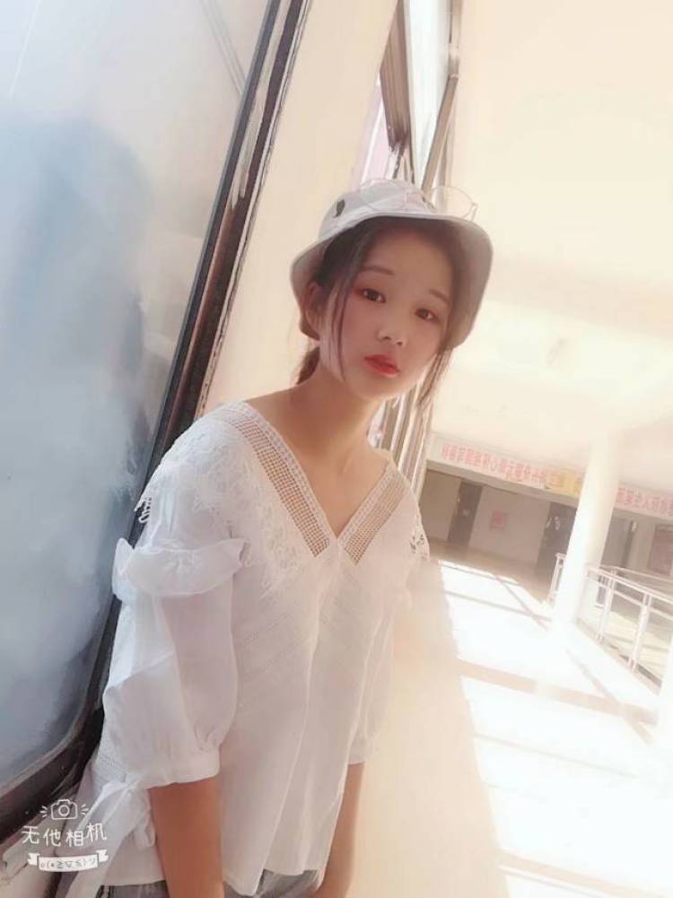 乐天-湖南省·益阳市·赫山区--本人懂拍摄，会p图，可拍视频。
做网拍兼职已经一年多
主接：服装；鞋子；饰品