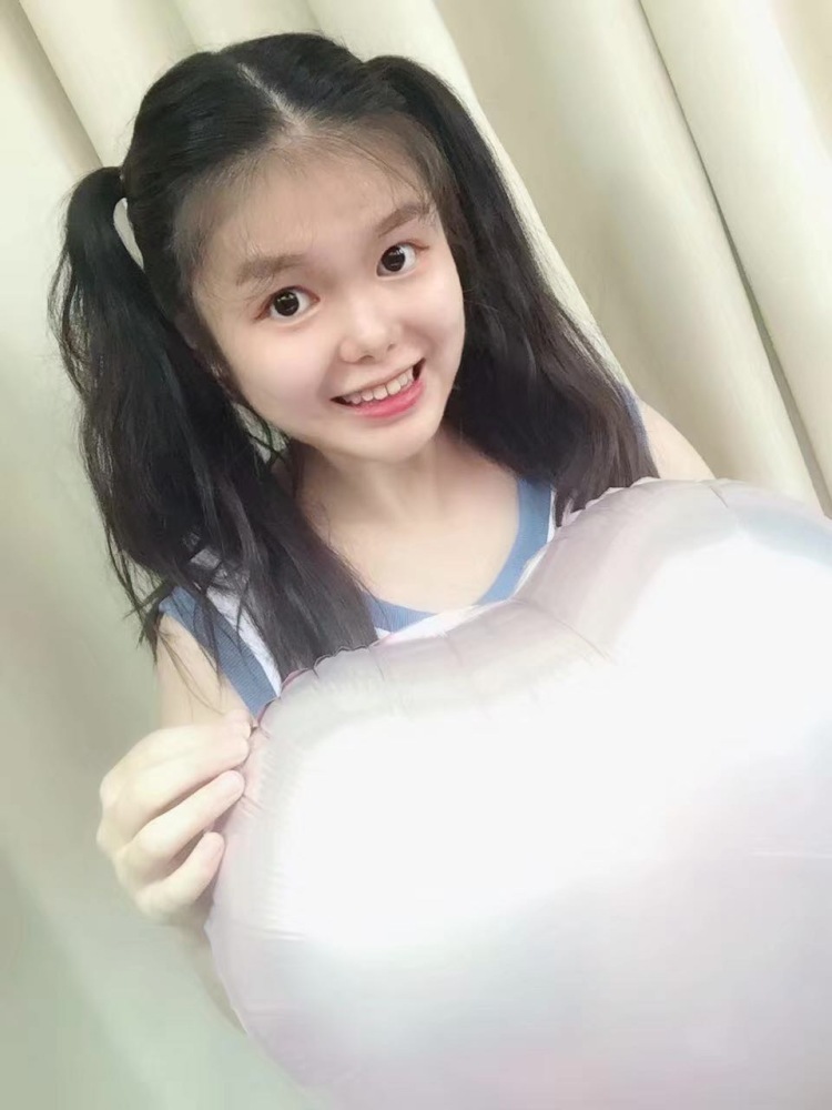 果果-贵州省·黔东南苗族侗族自治州·凯里市--会用ps，喜欢自拍，擅长运用各种p图软件，寄拍