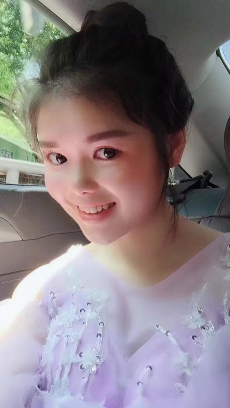 果果-贵州省·黔东南苗族侗族自治州·凯里市--会用ps，喜欢自拍，擅长运用各种p图软件，寄拍