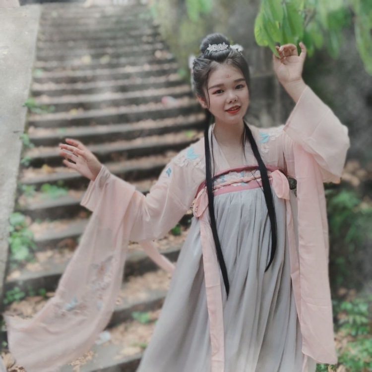 果果-贵州省·黔东南苗族侗族自治州·凯里市--会用ps,喜欢自拍,擅长运用各种p图软件,寄拍