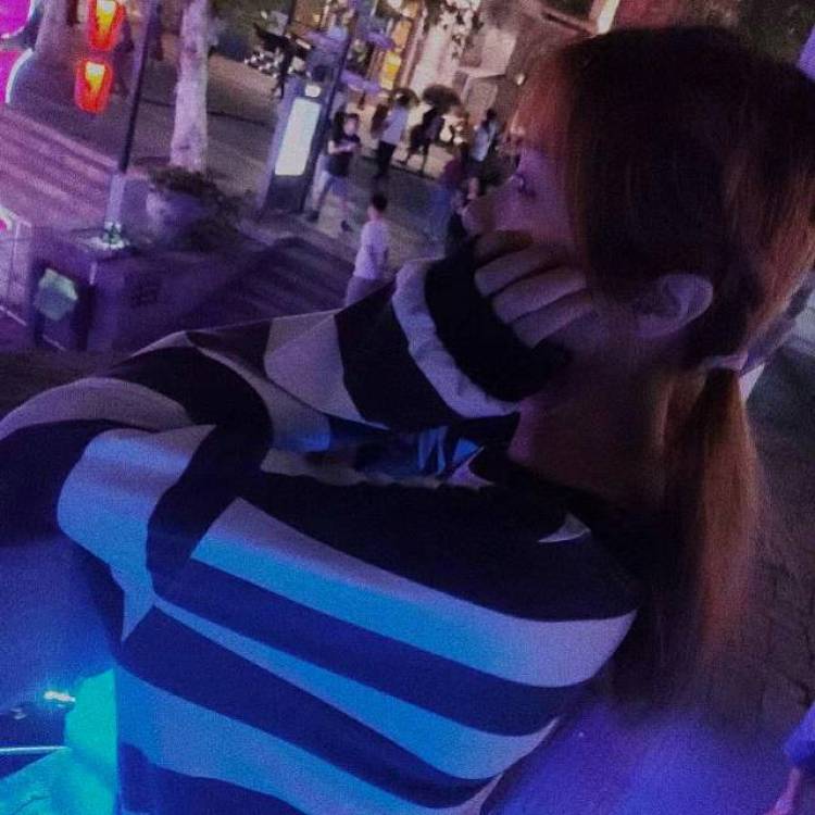 我可是仙女-江苏省·无锡市·滨湖区--比较喜欢拍照，想要赚点零花钱给家里减轻点负担，比较追求完美