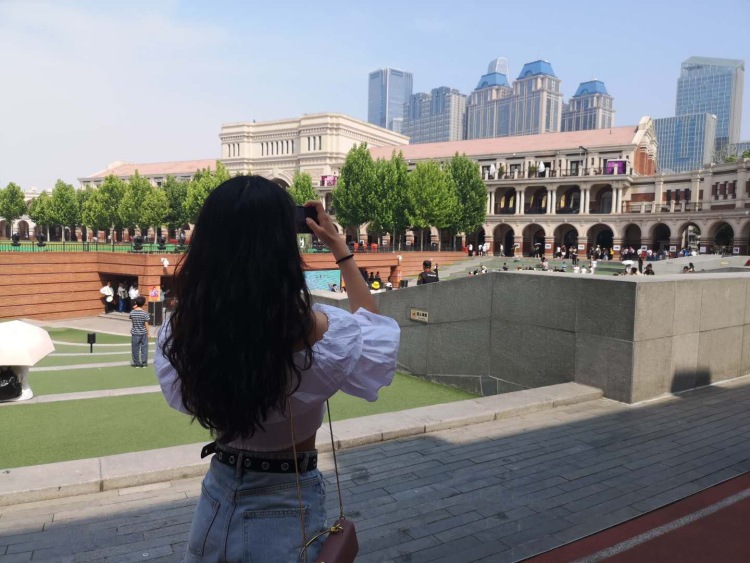 vivian-吉林省·长春市·南关区--168cm 49kg 有爵士舞功底 擅长摆拍 约拍模特经验丰富 熟练掌握ps技能 接受寄拍 主接网拍