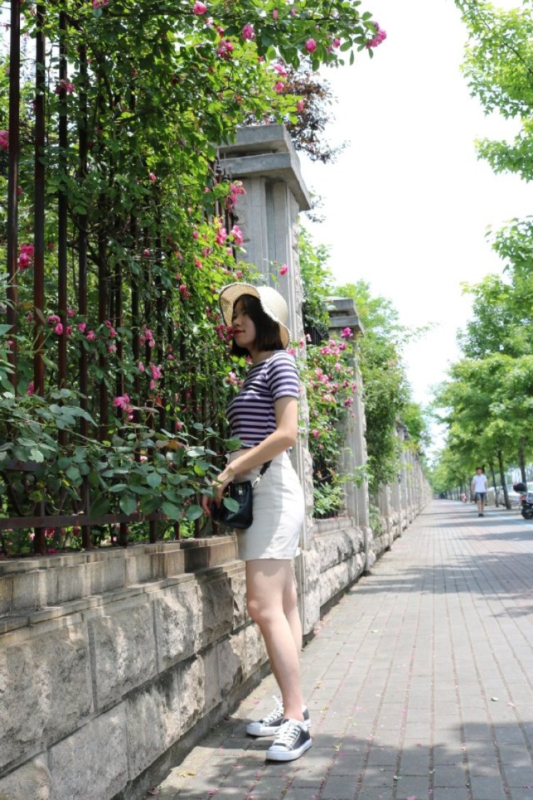 黄黄黄-浙江省·金华市·婺城区--可以找场地拍照，会根据衣服风格找场地。