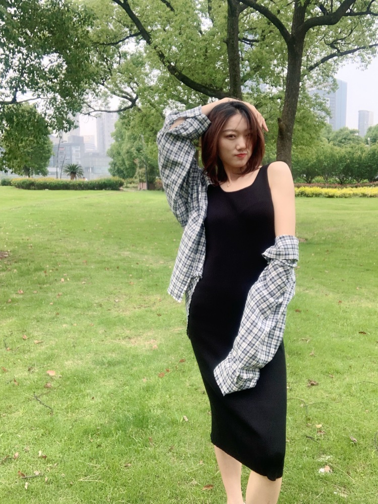 Ledo-浙江省·宁波市·慈溪市--🐥喜欢记录生活和自己的美好～
🐤身高174，体重52，肩宽腰细腿长。
🐣善于与人交流，爱好音乐、文学、艺术。对审美和品味有较高要求，对美、美学、艺术有简单的研究和了解。有约拍、模特从业经验，会剪视频、Ps等软件使用。
🙌接优质单，拍优质图