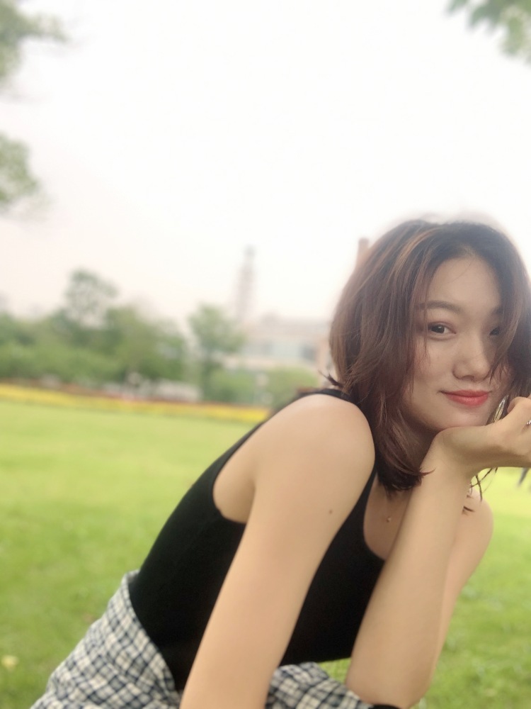 Ledo-浙江省·宁波市·慈溪市--🐥喜欢记录生活和自己的美好~
🐤身高174,体重52,肩宽腰细腿长。
🐣善于与人交流,爱好音乐、文学、艺术。对审美和品味有较高要求,对美、美学、艺术有简单的研究和了解。有约拍、模特从业经验,会剪视频、Ps等软件使用。
🙌接优质单,拍优质图