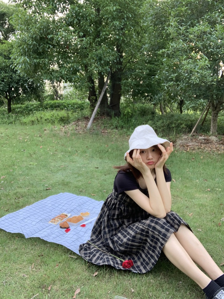 Ledo-浙江省·宁波市·慈溪市--🐥喜欢记录生活和自己的美好～
🐤身高174，体重52，肩宽腰细腿长。
🐣善于与人交流，爱好音乐、文学、艺术。对审美和品味有较高要求，对美、美学、艺术有简单的研究和了解。有约拍、模特从业经验，会剪视频、Ps等软件使用。
🙌接优质单，拍优质图