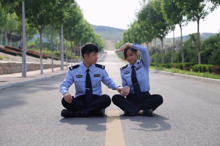 晴朗代购(支持花呗)-山东省·济南市·历下区--喜欢拍照
沟通能力好,会ps。
风格多变,基本都能hold