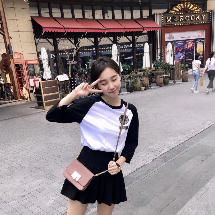 腻腻-广东省·深圳市·宝安区--专业网拍模特身高1.60m,体重43kg。接拍卖家秀,详情页。返图快,照片质量高,审美好。