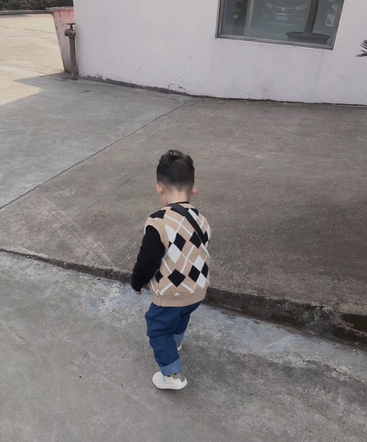 妈妈咪呀-四川省·达州市·通川区-抖音 朋友圈-会给宝宝拍照搭配 买的马甲其他自己搭配的