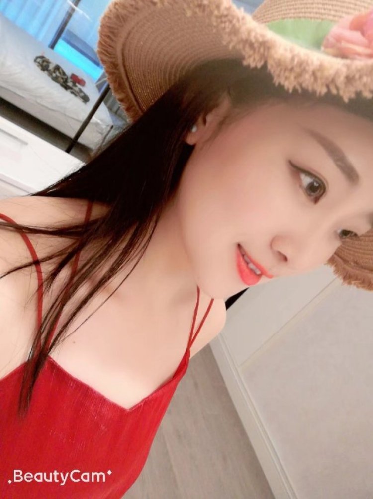 🍀 亚楠🍀-江苏省·无锡市·滨湖区--主业是一名舞蹈演员，平时空余时间多，喜欢拍照。想认真做做网拍，也想接触不同的风格。
