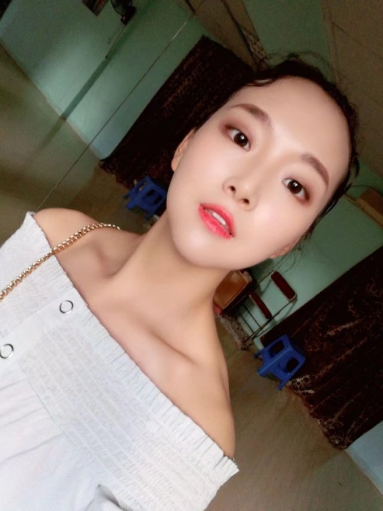 🍀 亚楠🍀-江苏省·无锡市·滨湖区--主业是一名舞蹈演员，平时空余时间多，喜欢拍照。想认真做做网拍，也想接触不同的风格。