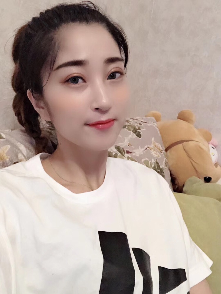 Ms.Zhang-河南省·南阳市·卧龙区-朋友圈-不胖不瘦一百零六,不高不低一米六七。
擅长各种风格,求砸单