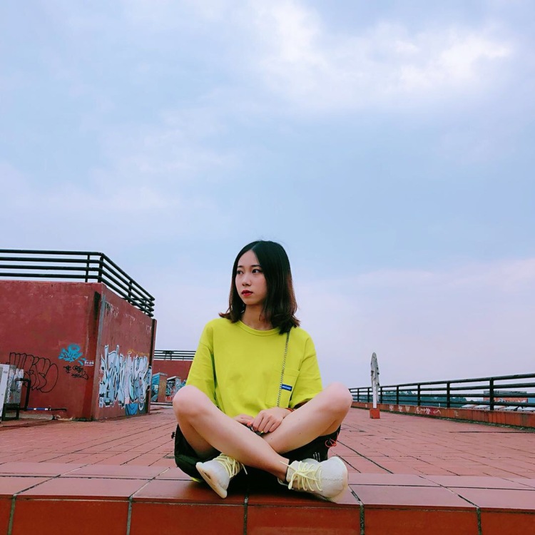 Akiki-广东省·广州市·番禺区-抖音 微博 ***-接各种衣服饰品美瞳网拍,拍照能力强,会修图。
