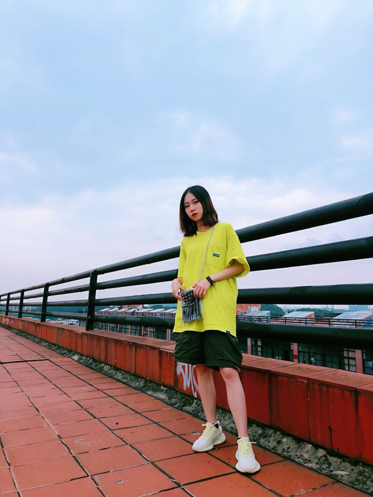 Akiki-广东省·广州市·番禺区-抖音 微博 ***-接各种衣服饰品美瞳网拍，拍照能力强，会修图。