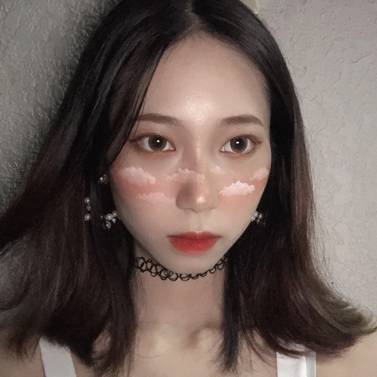 Akiki-广东省·广州市·番禺区-抖音 微博 ***-接各种衣服饰品美瞳网拍,拍照能力强,会修图。