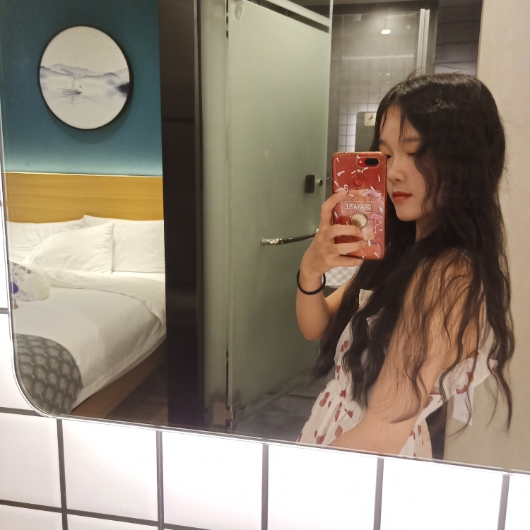 小奶猫-广西壮族自治区·贵港市·平南县-抖音快手-喜欢拍照,风格都可以,网拍,寄拍