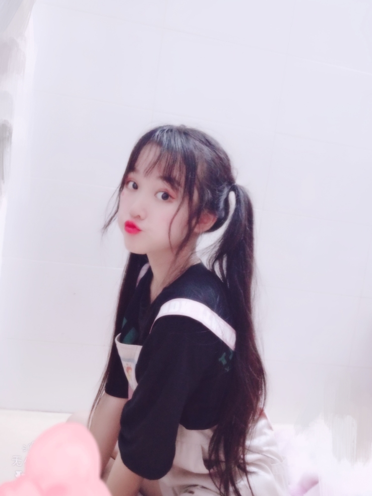 小奶猫-广西壮族自治区·贵港市·平南县-抖音快手-喜欢拍照，风格都可以，网拍，寄拍