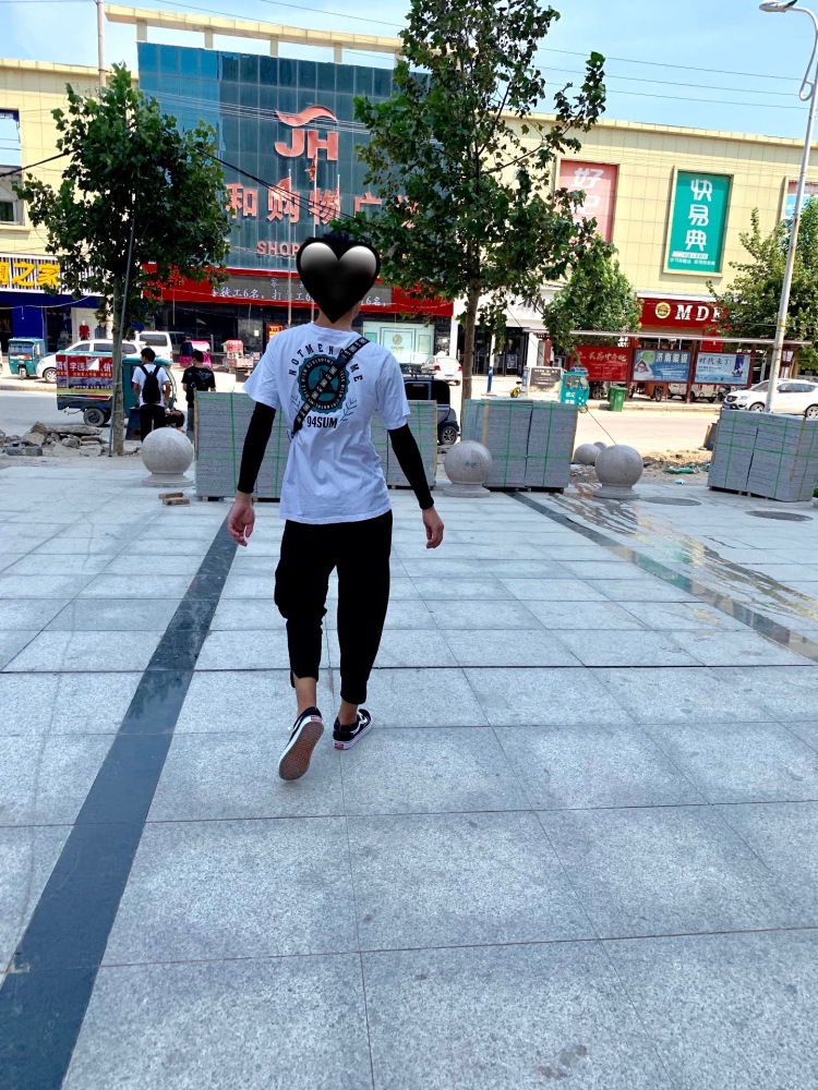 🌙-北京市·北京市·东城区-快手 微博 抖音-想做网拍但是没什么经验 希望借这个平台可以给一个机会 !