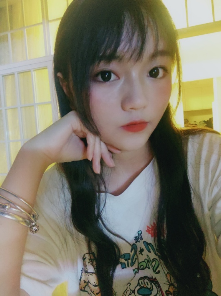 Crius-上海市·上海市·黄浦区--摆拍能力强,擅长与商家沟通,学习能力强,有很多拍照跟ps修图经验,出片速度极快不拖沓。风格多变都可接受。166cm47kg