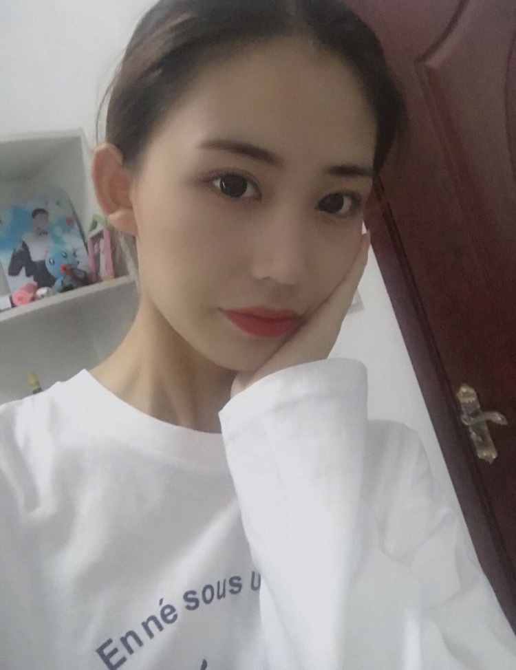 许多年以后-河北省·石家庄市·桥西区-朋友圈-身高168 体重97 可接寄拍 化妆品 美瞳 价格都可以详谈的啦