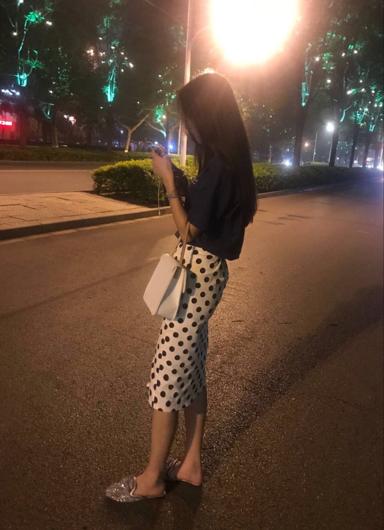 许多年以后-河北省·石家庄市·桥西区-朋友圈-身高168 体重97 可接寄拍 化妆品 美瞳 价格都可以详谈的啦