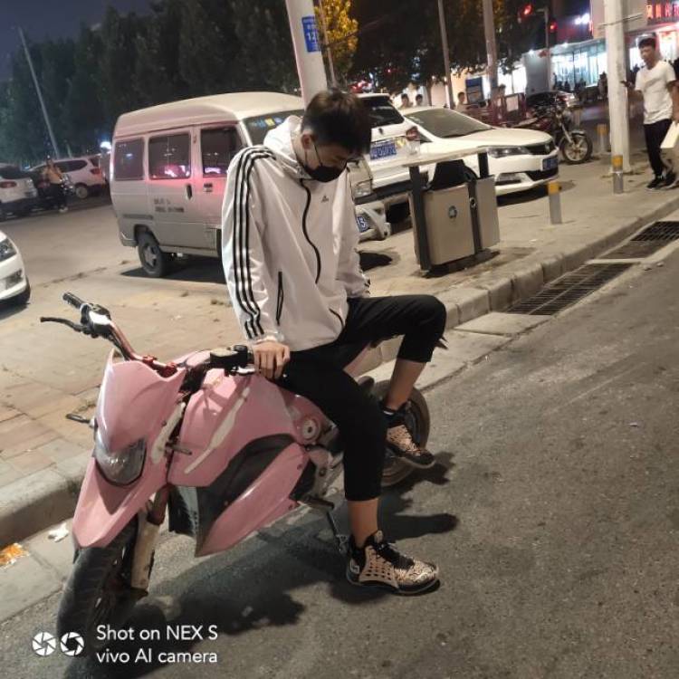 资态-河南省·郑州市·新郑市-快手-想接衣服网拍,身高185cm体重130斤