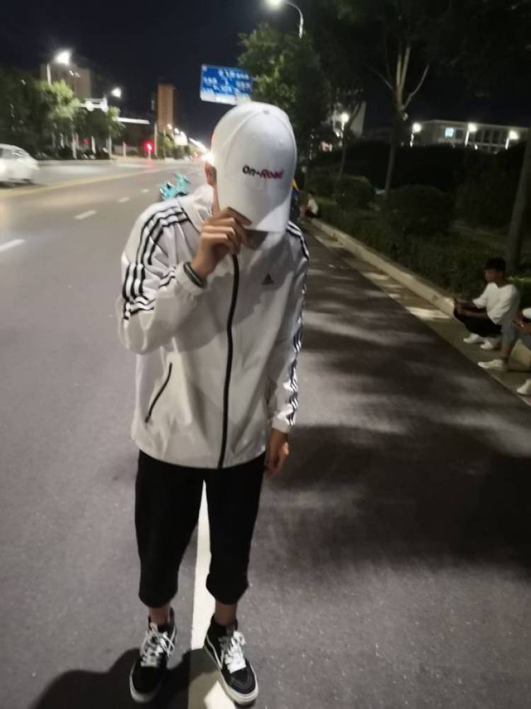 资态-河南省·郑州市·新郑市-快手-想接衣服网拍,身高185cm体重130斤