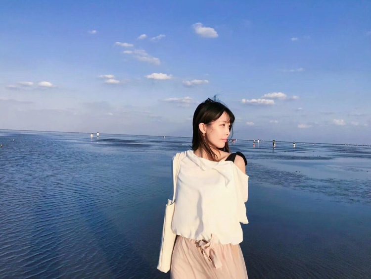 复苏-上海市·上海市·浦东新区-微信-168cm，46kg。会拍照会修图，编导专业，有专业单反，擅长pr.ps，可做模特可修图也可以剪辑视频。目前在某卫视做实习记者编辑，擅长写买家秀文案，网拍买家秀可找我~寄拍送拍我都ok