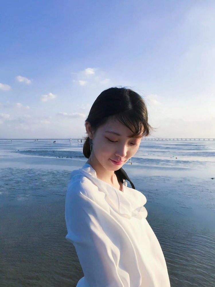 复苏-上海市·上海市·浦东新区-微信-168cm，46kg。会拍照会修图，编导专业，有专业单反，擅长pr.ps，可做模特可修图也可以剪辑视频。目前在某卫视做实习记者编辑，擅长写买家秀文案，网拍买家秀可找我~寄拍送拍我都ok