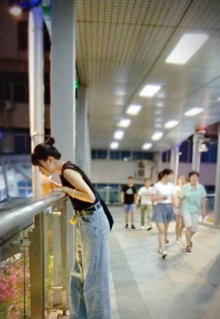 Thorns *-广东省·肇庆市·高要区-抖音微博-佣金低,接受重拍,脾气好到爆,大二学生,学的是艺术设计广告设计专业,会psp图修图,时间多做做兼职。身高160体重84,快来砸单吧