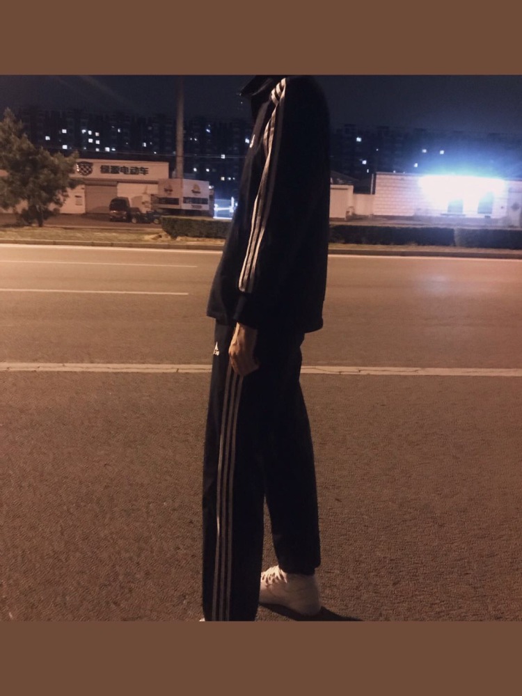 非黑即白-河南省·郑州市·金水区--新人想进网拍,身高185 体重127 任何风格都可以尝试。会简单的ps