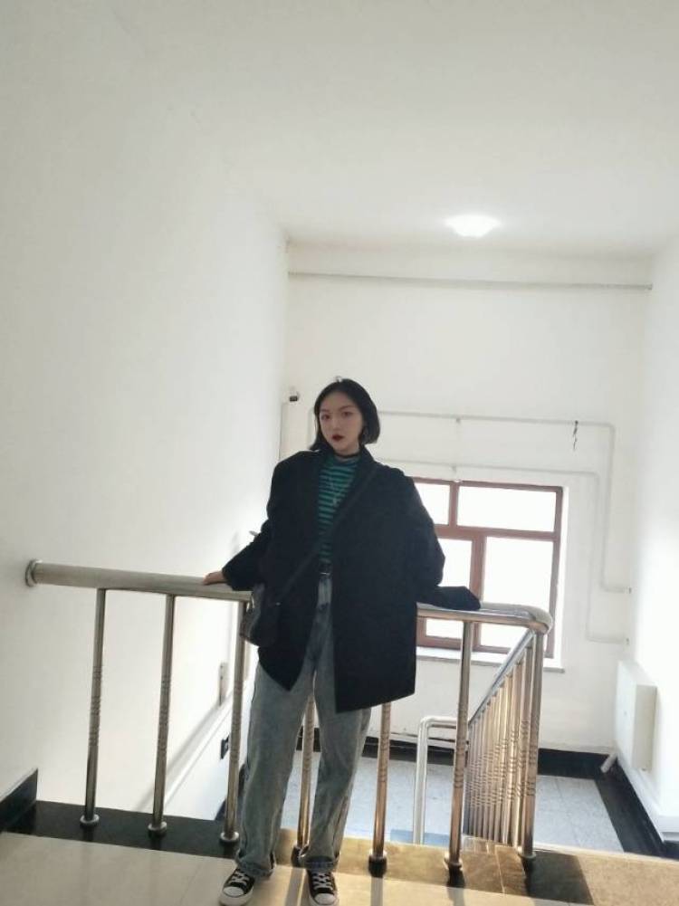 許-黑龙江省·哈尔滨市·呼兰区-快手-对镜子拍,瞳模 美妆照收不误 时间充裕
