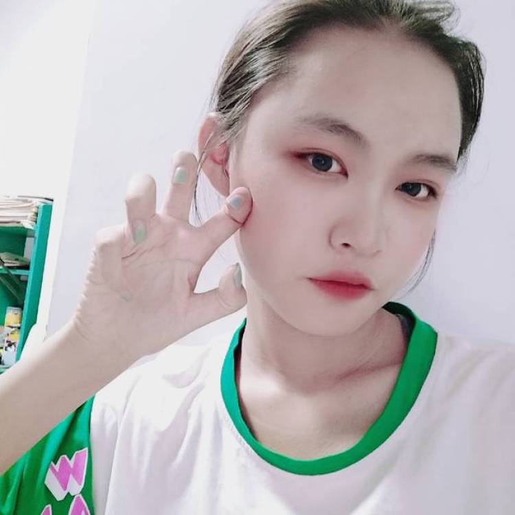 小张小张 从不慌张🙆-内蒙古自治区·呼和浩特市·新城区-朋友圈-比例好,瘦,会凹造型 ,人好有耐心,可沟通,出图 快,会p图。可解美瞳,耳夹,戒指,项链之类的。腿模,手模,瞳模,唇模。送拍可接