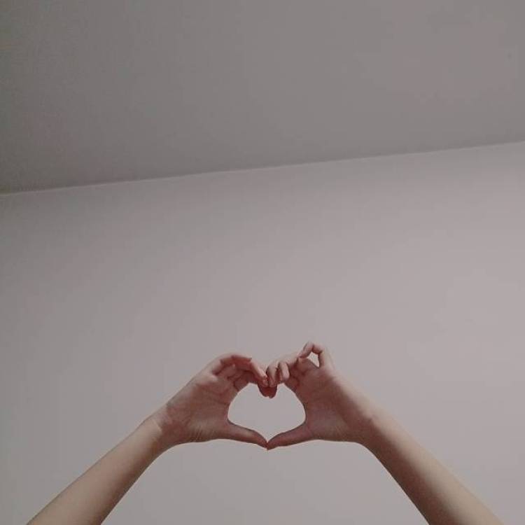 小张小张 从不慌张🙆-内蒙古自治区·呼和浩特市·新城区-朋友圈-比例好,瘦,会凹造型 ,人好有耐心,可沟通,出图 快,会p图。可解美瞳,耳夹,戒指,项链之类的。腿模,手模,瞳模,唇模。送拍可接