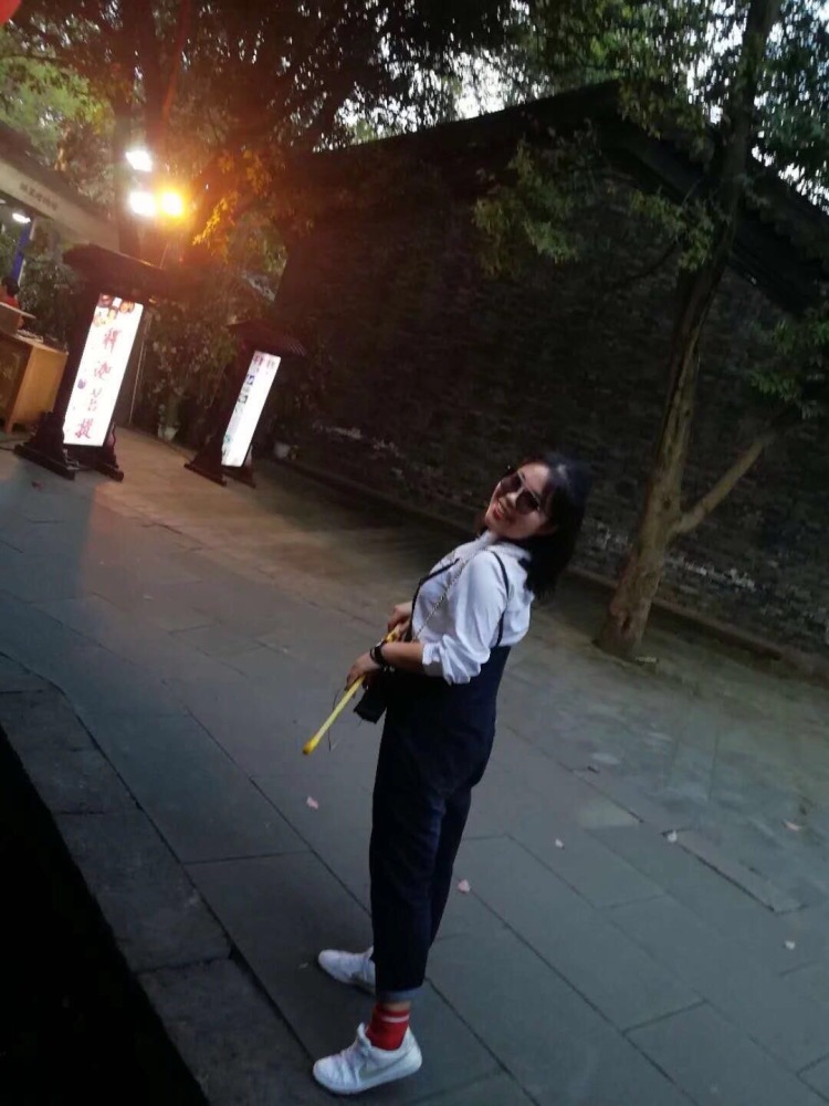 逯小白-山西省·临汾市·尧都区-抖音,微博-微胖模特网拍接单