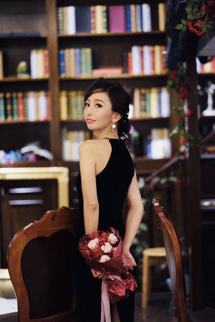 Annie-广东省·广州市·越秀区-***-个人比较爱拍照,可接淘宝买家秀单,妆面单等,广州地区