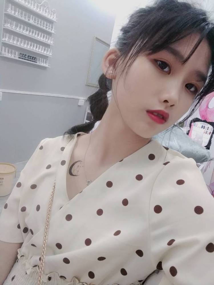 Faith.-广东省·清远市·清城区--爱拍照 会P S 。风格多变 能驾驭各种风格~ 可以接受衣服饰品鞋子等等各种网拍 做事认真负责!
