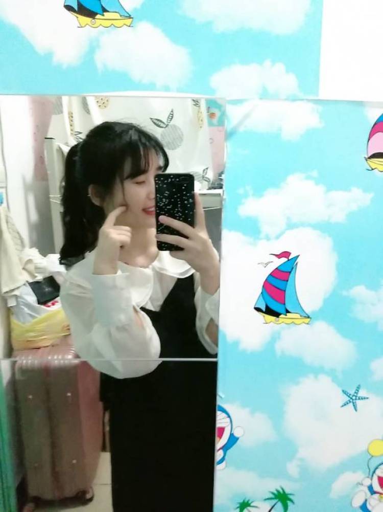 Faith.-广东省·清远市·清城区--爱拍照 会P S 。风格多变 能驾驭各种风格~ 可以接受衣服饰品鞋子等等各种网拍 做事认真负责!