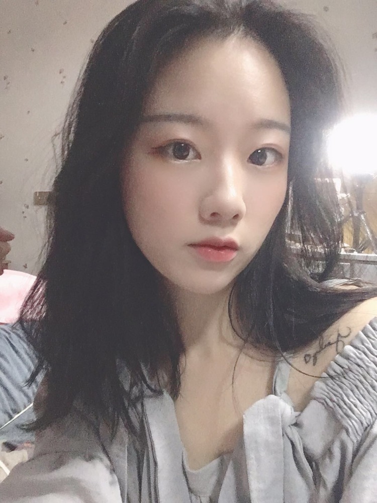 Yochy💜-陕西省·安康市·白河县-抖音,微博-会p图会拍照