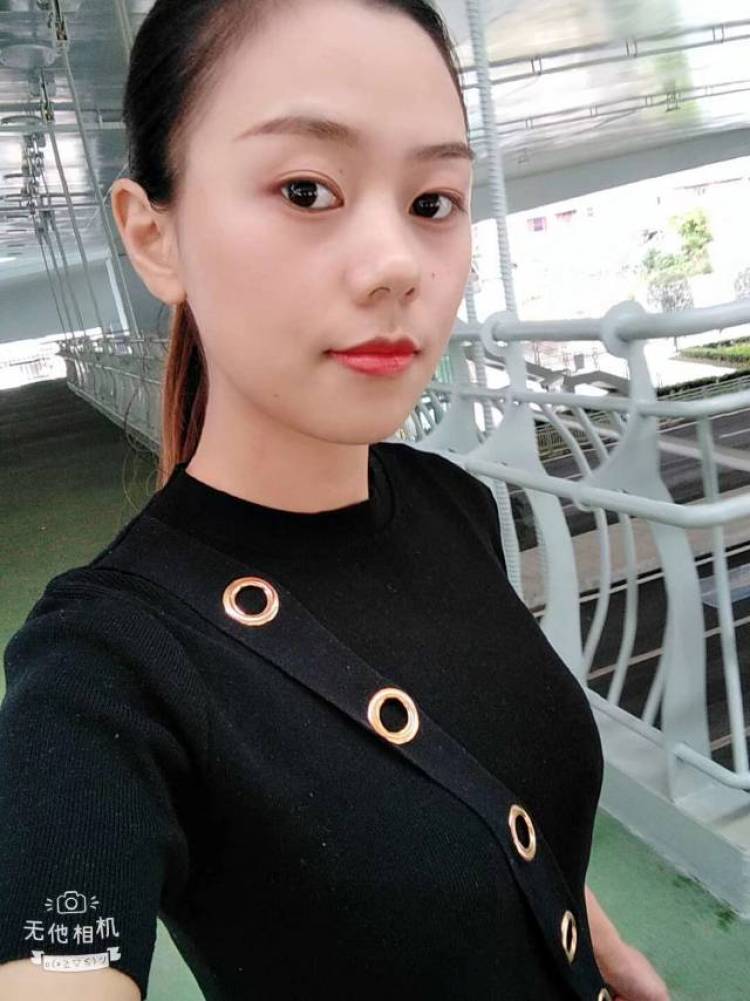 草莓味的风-贵州省·遵义市·红花岗区-抖音-特别喜欢化妆 拍照 佣金的话8~20元可以接受