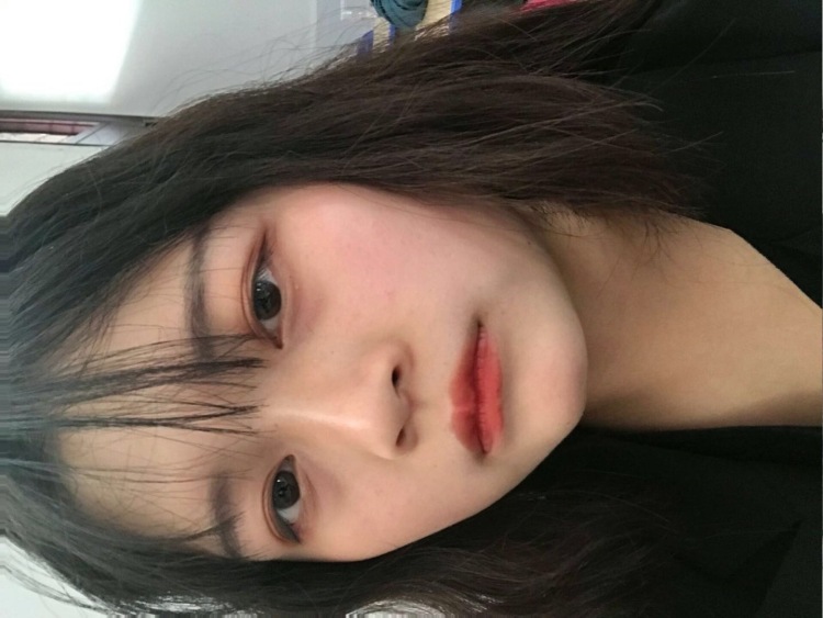 理论-江西省·上饶市·信州区-啥-网拍模特。可接多种风格。衣服包包项链耳环都可以接。喜欢拍照会p图 喜欢Cos!有经验!