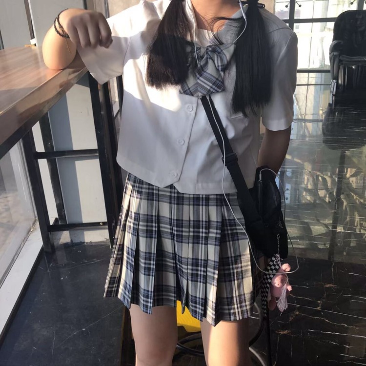 理论-江西省·上饶市·信州区-啥-网拍模特。可接多种风格。衣服包包项链耳环都可以接。喜欢拍照会p图 喜欢Cos!有经验!