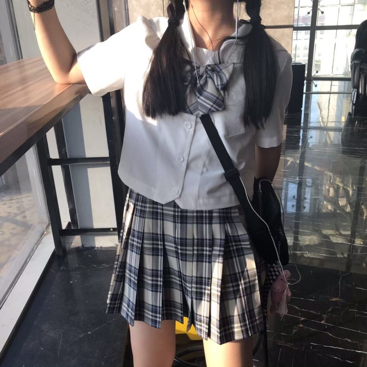 理论-江西省·上饶市·信州区-啥-网拍模特。可接多种风格。衣服包包项链耳环都可以接。喜欢拍照会p图 喜欢Cos!有经验!