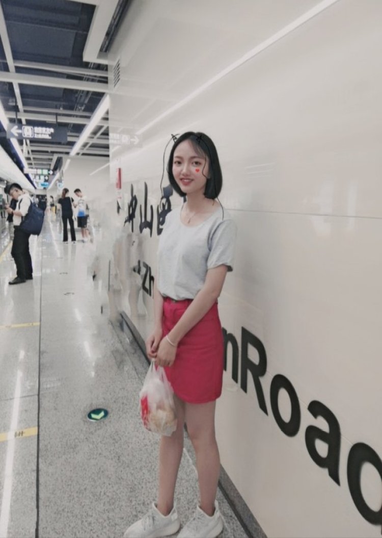 瘦子-贵州省·贵阳市·观山湖区-抖音微博朋友圈-网拍模特。可接多种风格。衣服包包项链耳环都可以接。喜欢拍照会p图 喜欢Cos!有经验!