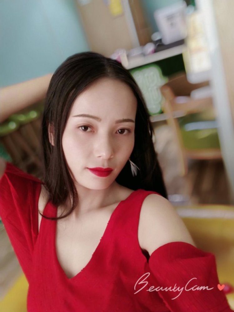 别说话吻我-陕西省·咸阳市·秦都区-抖音,朋友圈-新人,接买家秀。净身高163,体重45kg,喜欢拍照,衣服,包包,饰品,都可以接,谢谢